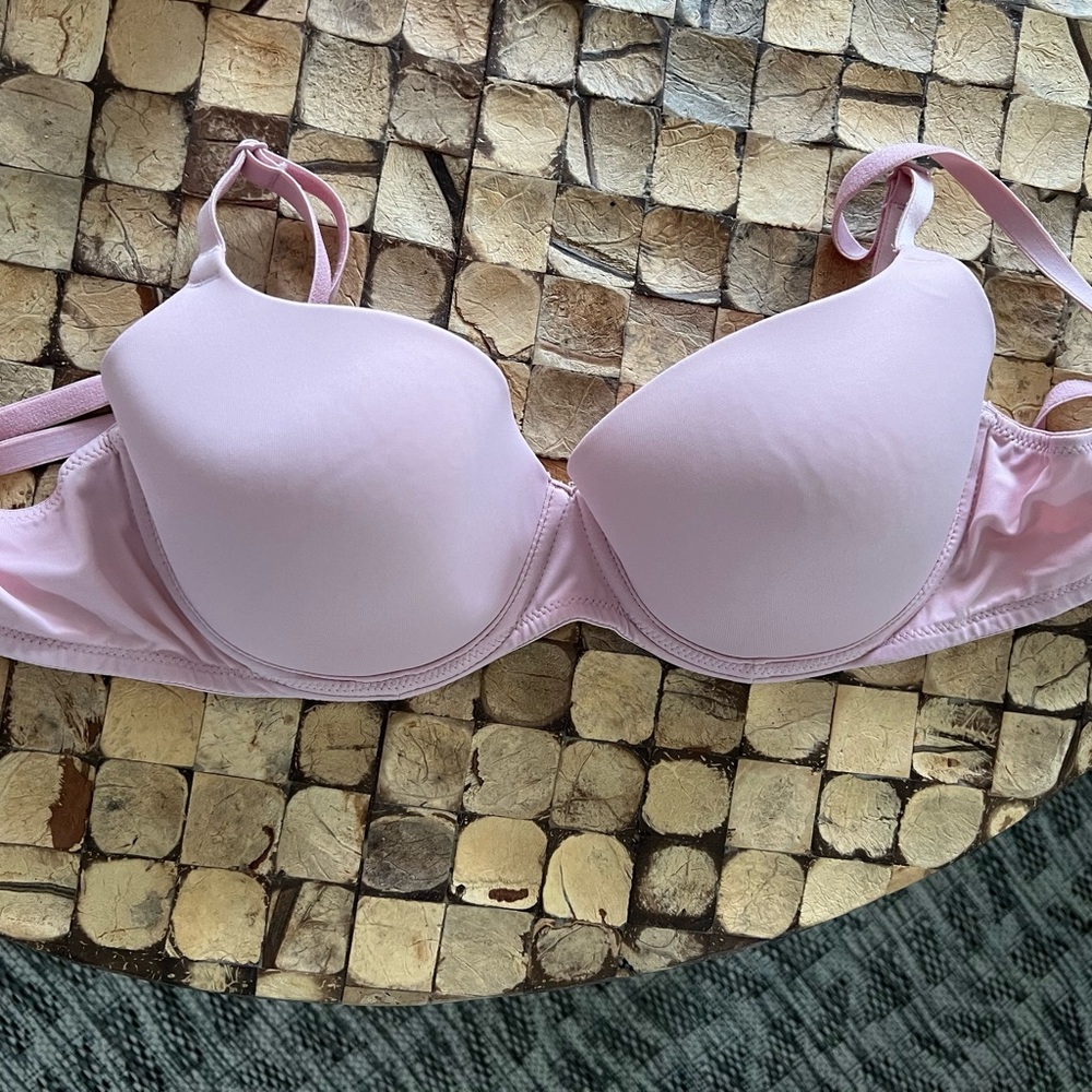Women’s *Like New* PINK Victoria’s Secret Light Pink Lightly Lined Bra, size 36B